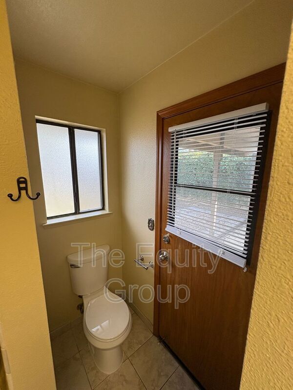 Building Photo - 644 N Atwood St