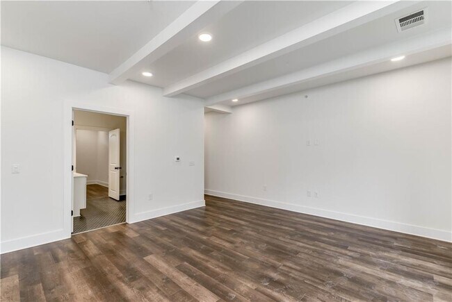 Building Photo - 4704 Sunset Trail