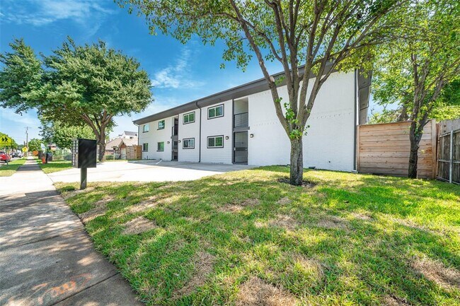 Building Photo - 4708 San Jacinto St