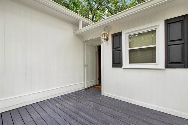 Building Photo - 20 Timberlane Terrace SW