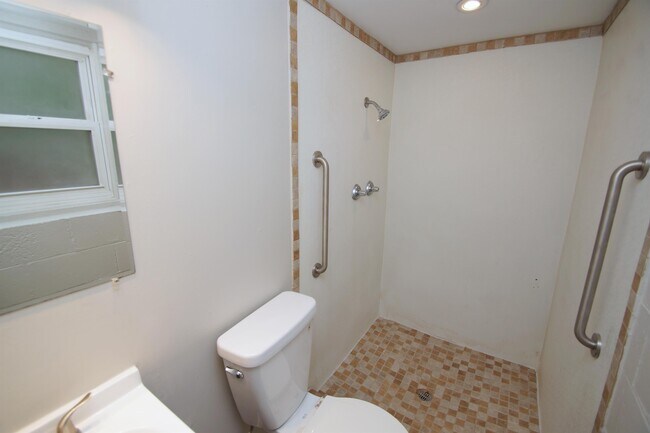 Building Photo - 3516 Central Ave