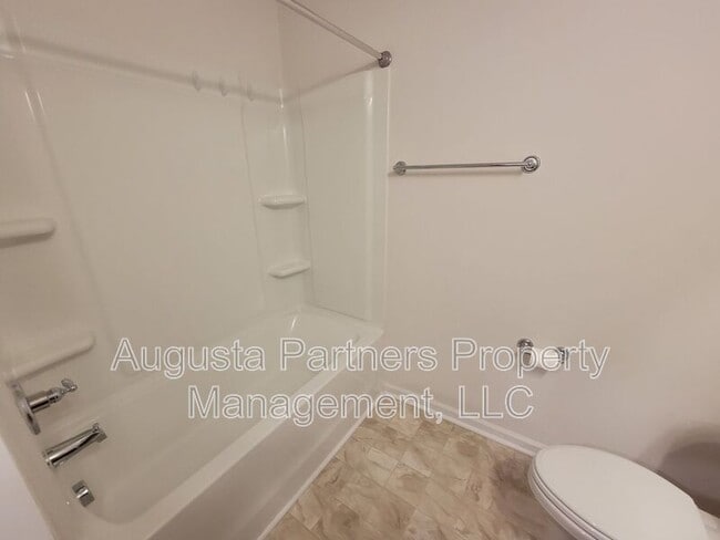 Building Photo - 166 Luxborough Ct