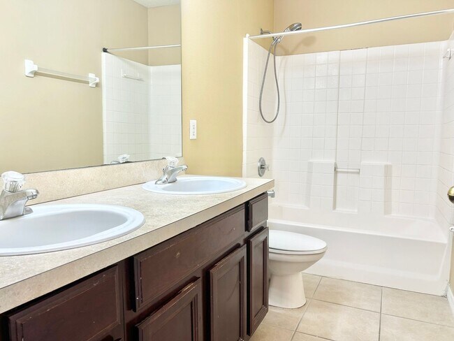 Building Photo - Beautiful Home in Parkview at Lake Shore