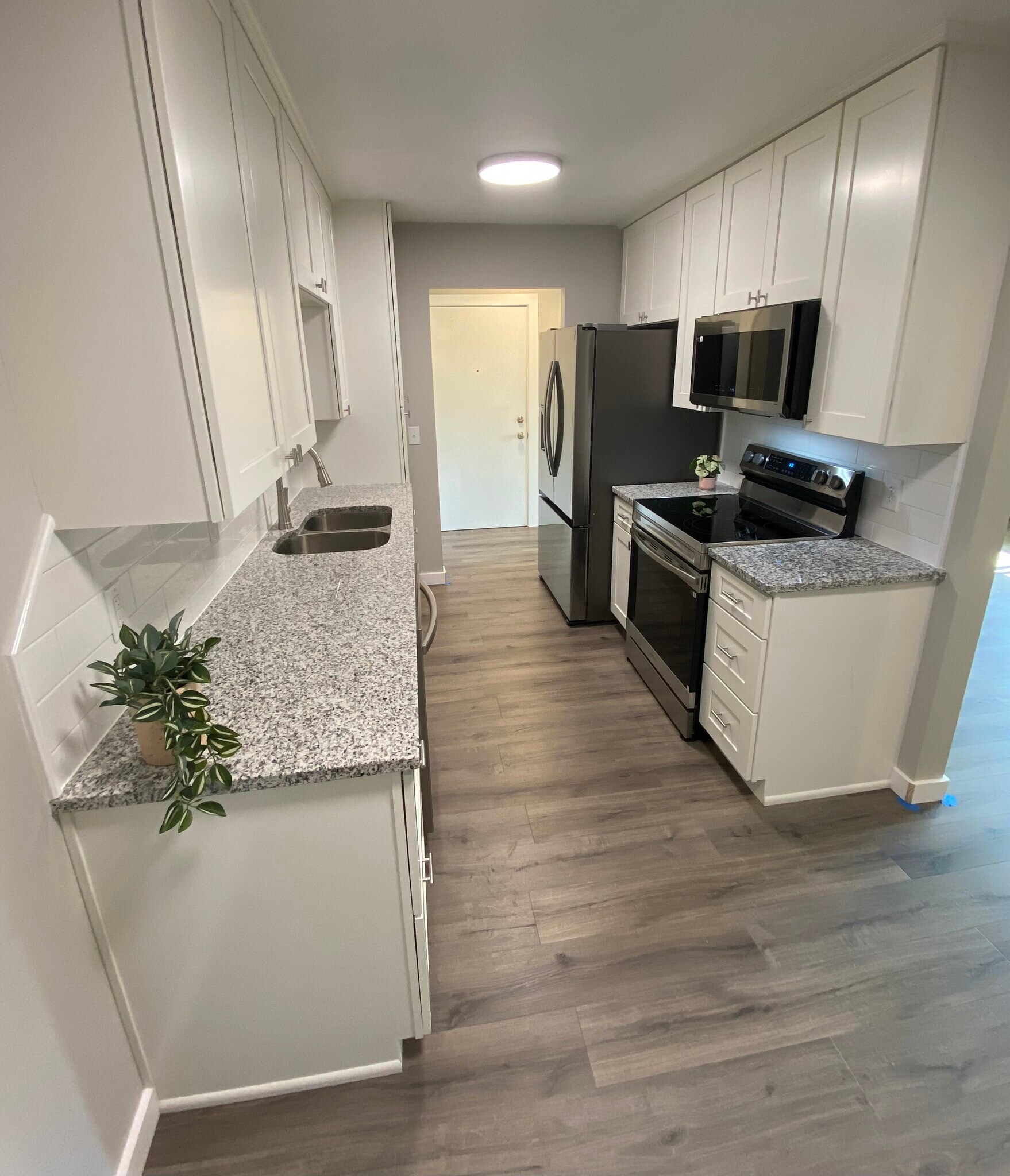 Granite Countertops - 609 Market St S