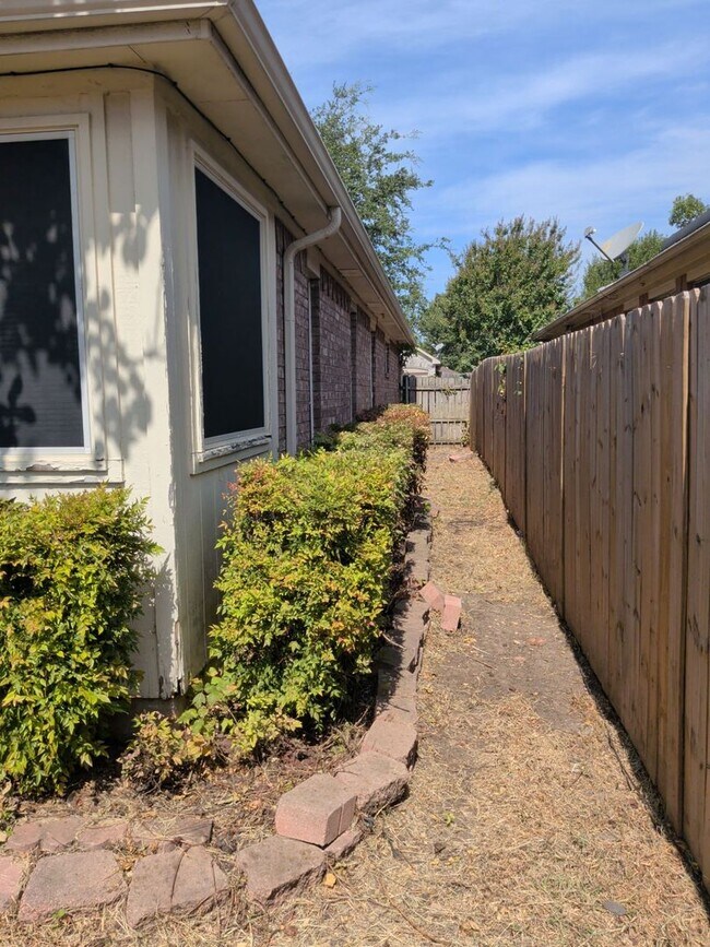 Building Photo - 4819 Brady Ct