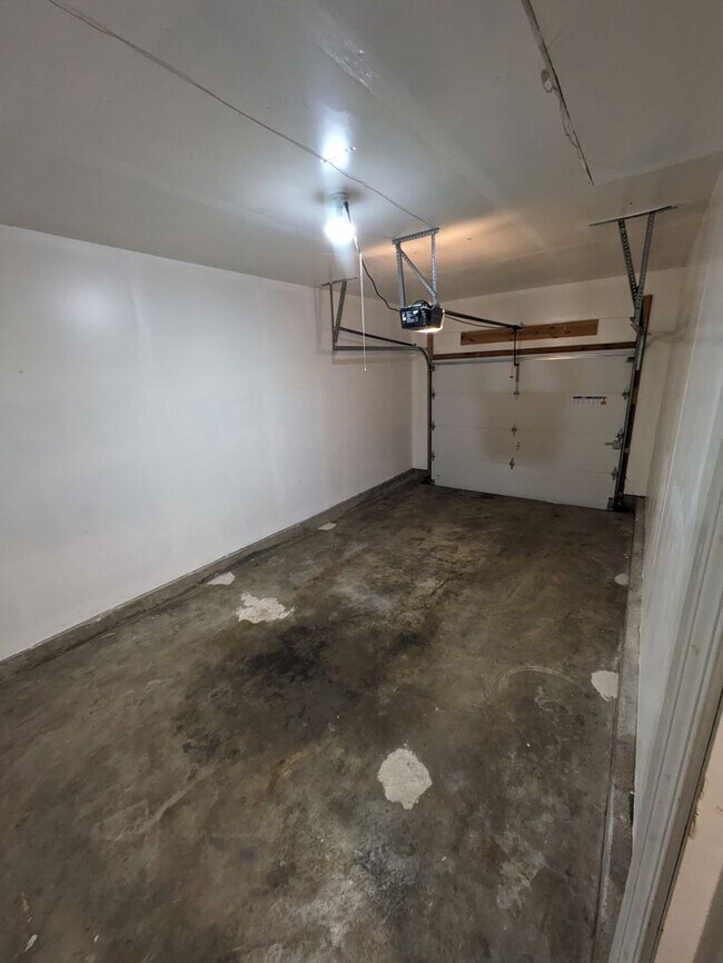 Building Photo - 307 NE Timbercreek Dr