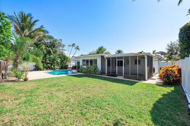 Building Photo - 1353 SE 7th Ct