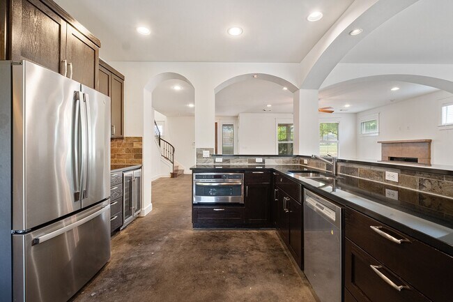 Building Photo - Beloved 3 Bedroom, 2.5 Bath Home in Brentwood