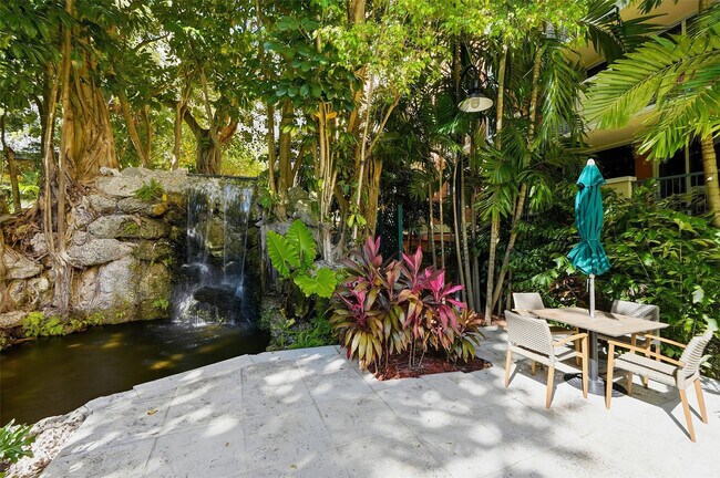 Building Photo - 2951 S Bayshore Dr