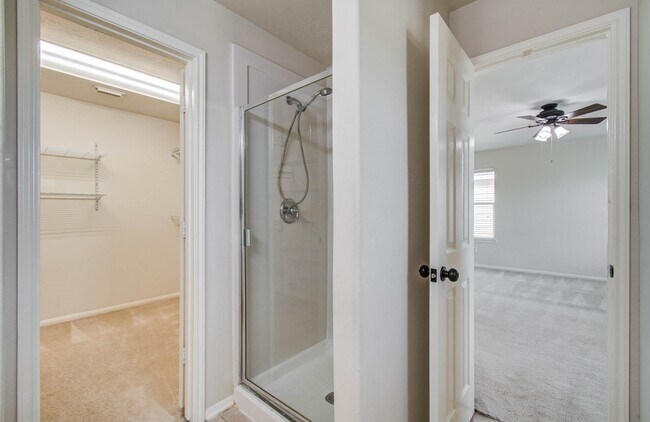 Building Photo - 14555 Gleaming Rose Dr
