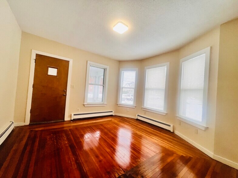 Building Photo - 32 Washington St