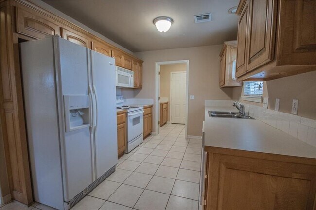 Building Photo - 3706 SW Hansom Loop