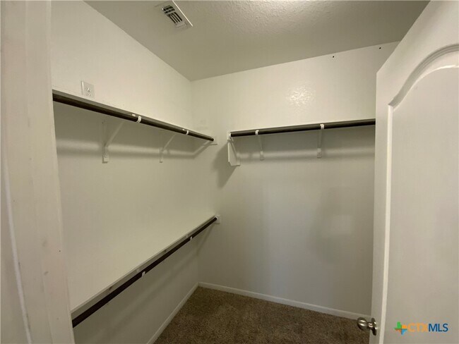 Building Photo - 4721 Highmont Dr