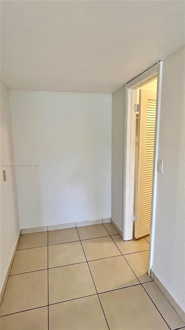 Building Photo - 13700 SW 62nd St