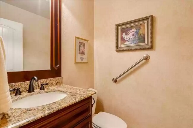 Building Photo - 2705 SW Glenn Ridge Rd