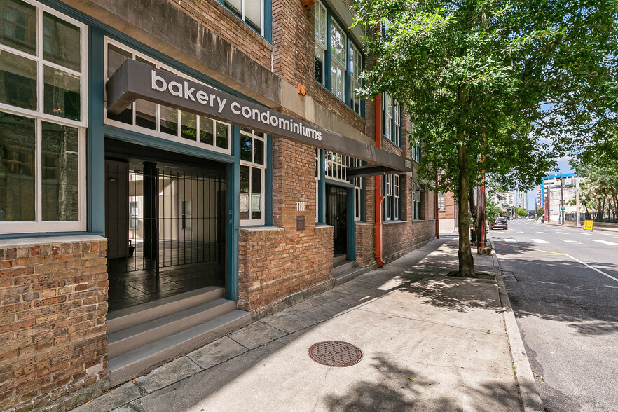 Building Photo - 1111 S Peters St