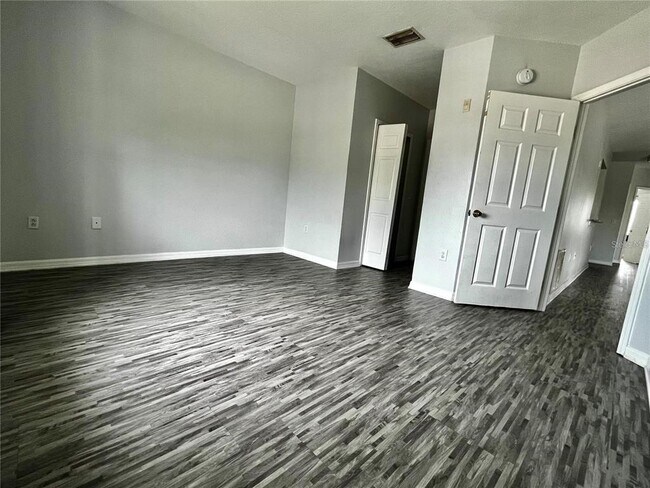 Building Photo - 6011 Skydale Way
