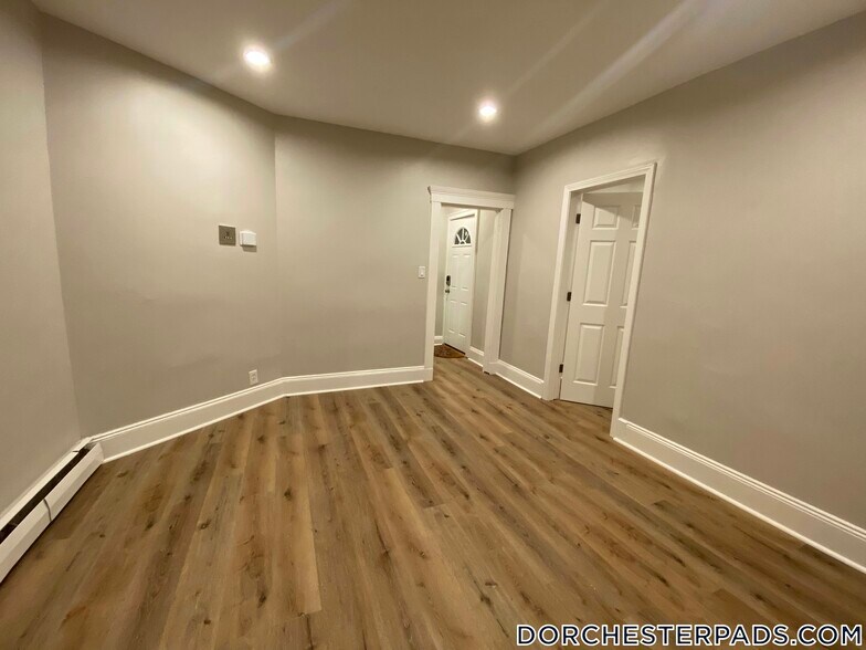 Building Photo - 42 Fenton St