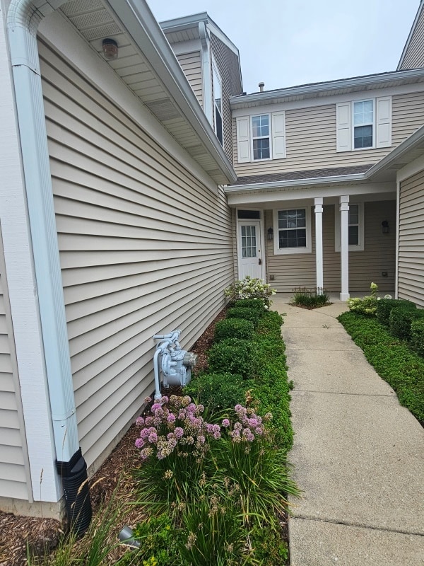 Building Photo - 2944 White Thorn Cir
