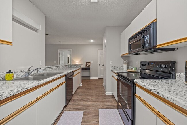 Building Photo - FULLY FURNISHED EXCLUSIVE SHORT AND MIDTERM RENTAL ONLY!