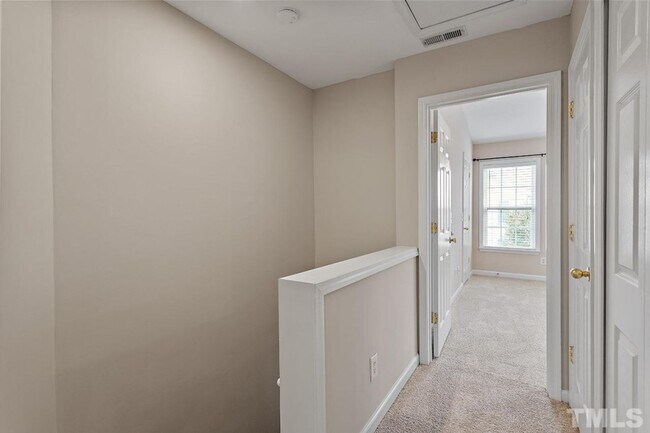 Building Photo - **OFFERING REFUNDABLE APPLICATION FEES** Terrific 3BD, 2.5BA Raleigh End Unit Townhome in a Prime...