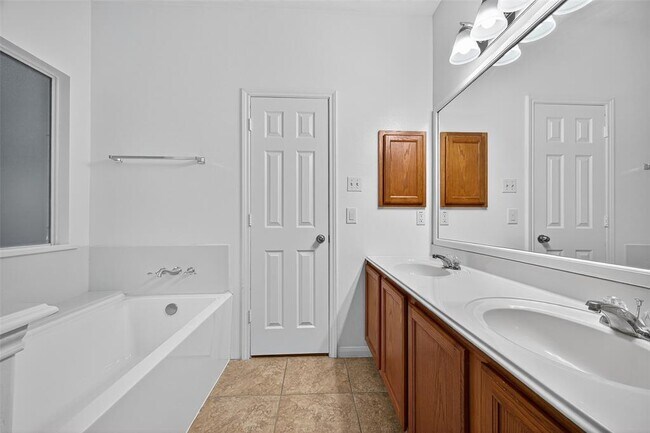 Building Photo - 11346 Glenforest Dr