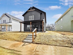 Building Photo - 1135 W 21st St