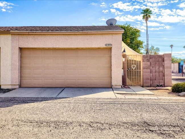 Building Photo - Modern 2 Bedroom 2 Bathroom home with comm...