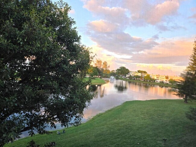 Building Photo - 3028 Harwood D