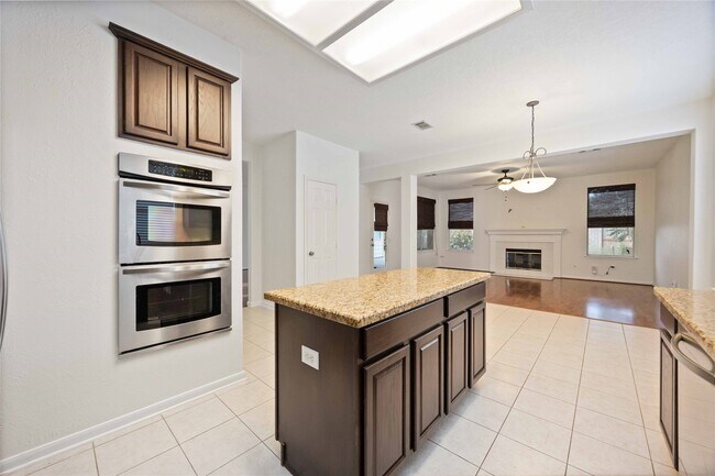 Building Photo - 8615 Saratoga Dr