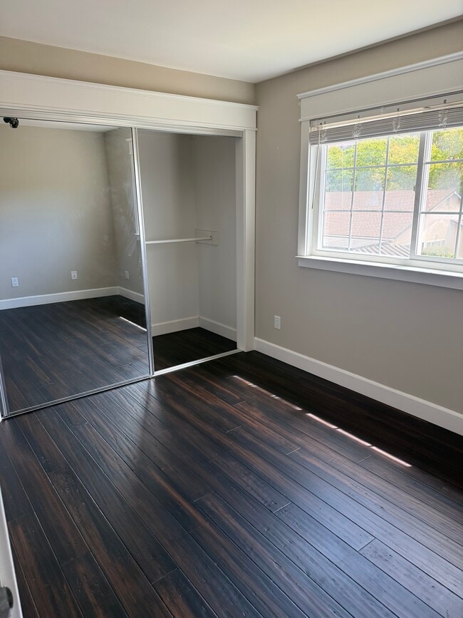 Building Photo - 486 Waskow Dr