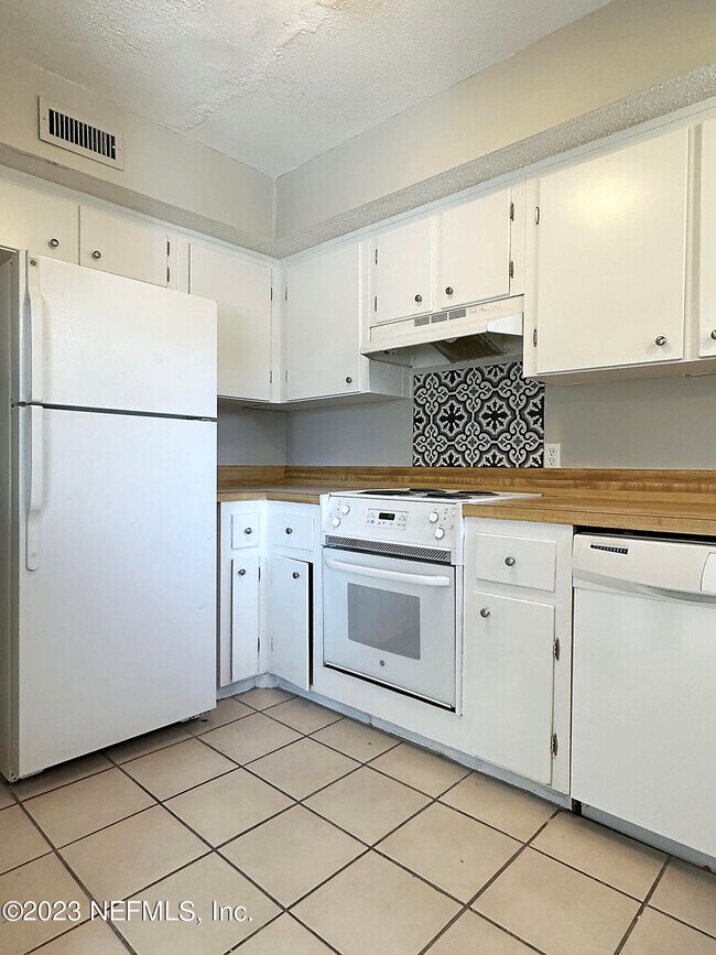 Building Photo - 4390 Herschel St