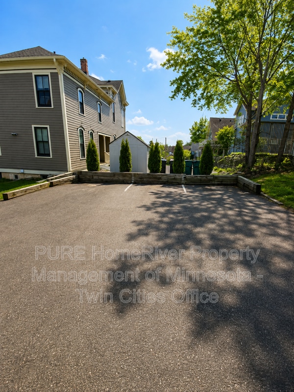 Building Photo - 518 3rd St N