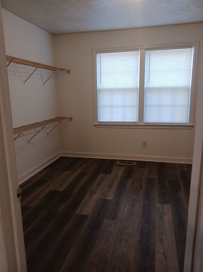 Building Photo - North Columbus 2bedroom home available to rent!