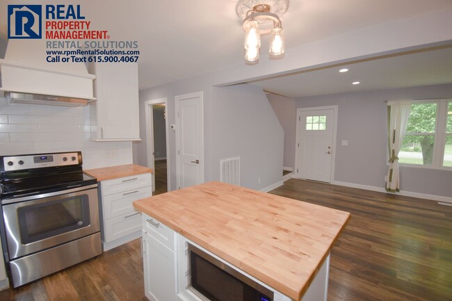 Building Photo - Great 3 bd 2.5 ba with Washer/Dryer includ...