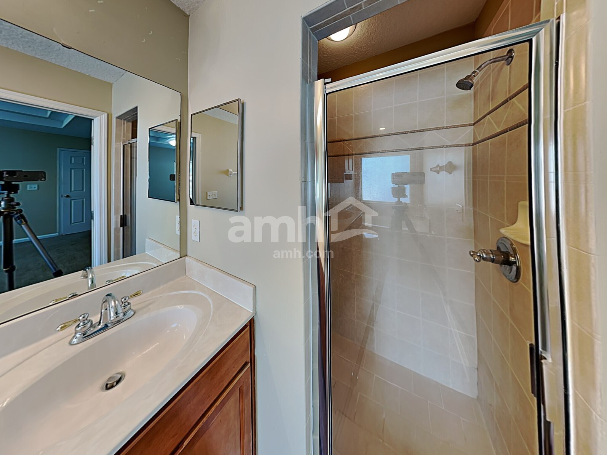 Building Photo - 10902 Campus Heights Ln