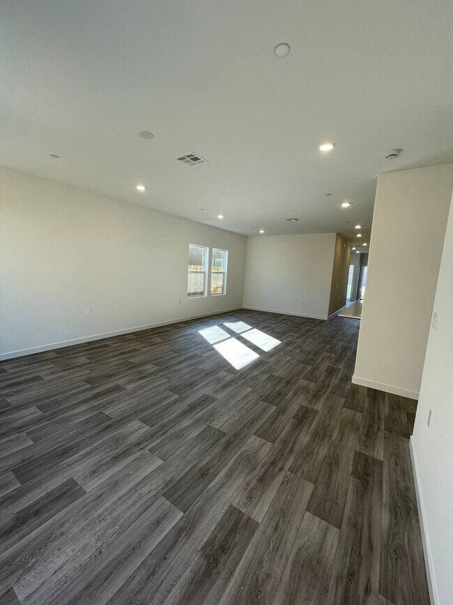 Building Photo - Move-In Special: $500 Off & Solar Savings in This Charming 4-Bedroom Home!