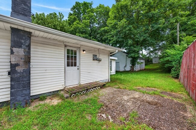 Building Photo - 141 W Rossview Rd