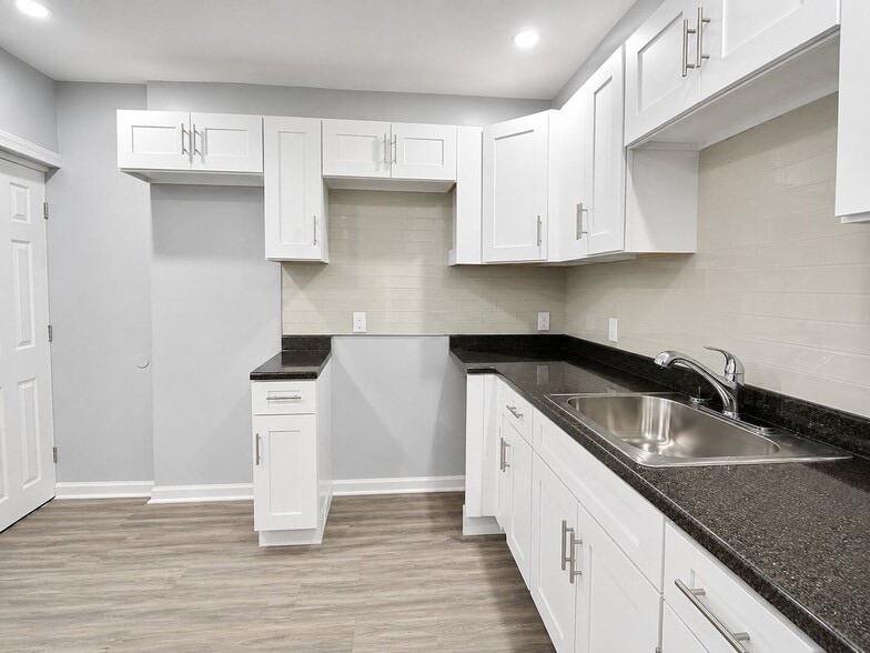Building Photo - Recently Renovated 3 Bedroom Home Near Fairmount Park