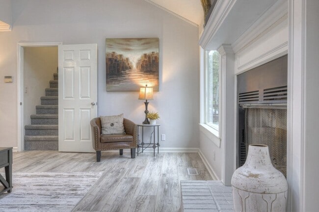 Building Photo - 204 Hogan Ln