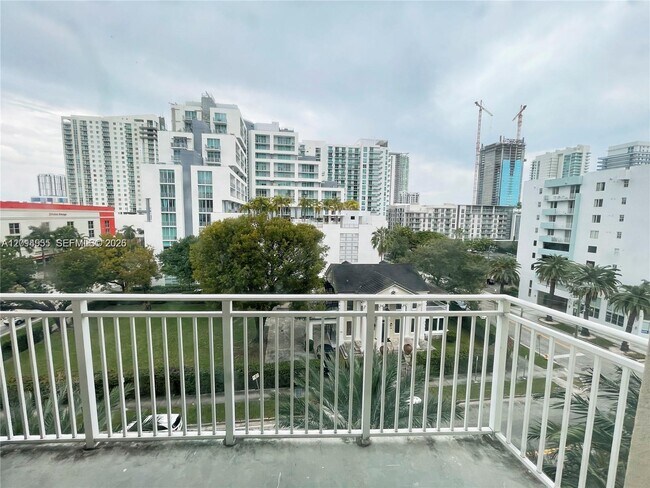 Building Photo - 2275 Biscayne Blvd