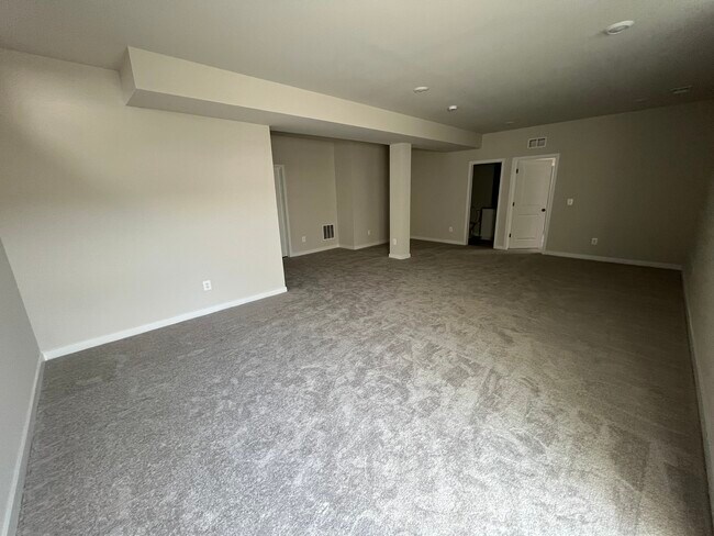 Building Photo - 18105 Telford Dr