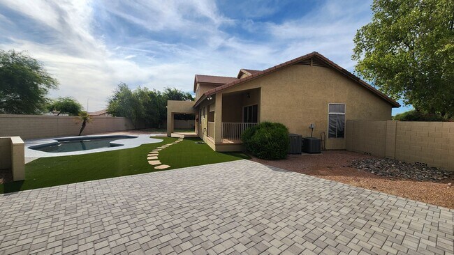 Building Photo - 3 Bedroom + Office Home in the Vineyards Community Near W Germann Rd and S Dobson Rd!