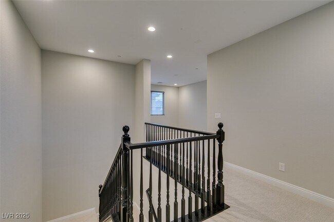 Building Photo - 2566 Speyburn Ave