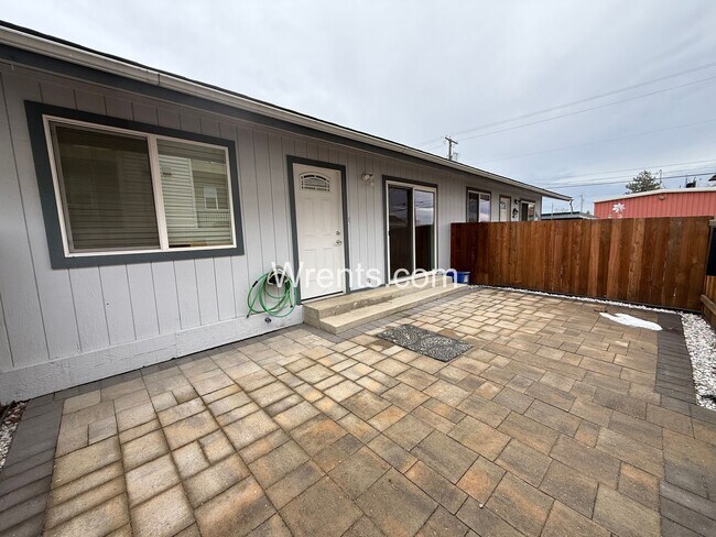 Building Photo - 6014-6018 N Atlantic 26-500RK