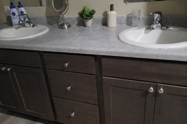 Building Photo - 5 Bed 3 Bath close to UWEC, bike trails, Carson Park, and The Sonnentag!