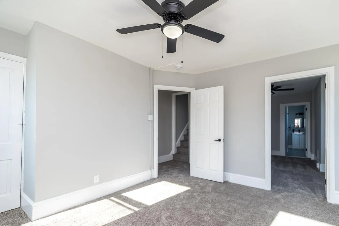 2nd floor - 708 E Walnut St