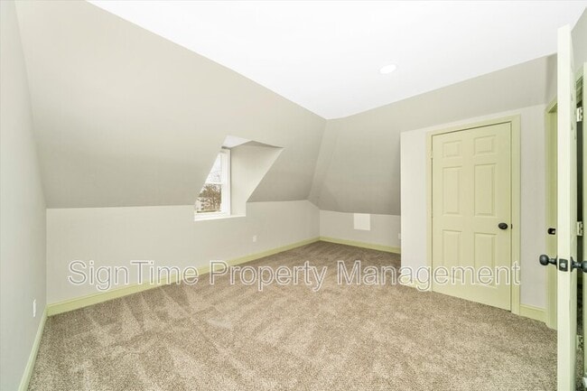 Building Photo - 25 Wayside Ave