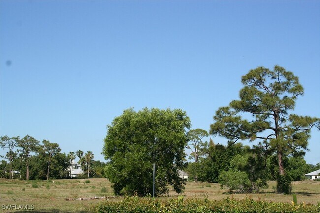 Building Photo - 15160 Riverbend Blvd