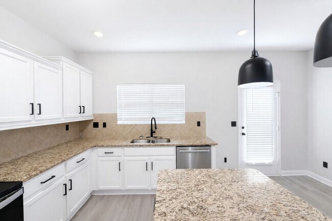 Building Photo - 12881 Clydesdale Dr